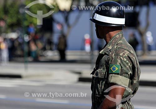  Assunto: Soldado do exército durante o desfile em comemoração ao Sete de Setembro na Avenida Presidente Vargas / Local: Centro - Rio de Janeiro (RJ) - Brasil / Data: 09/2013 