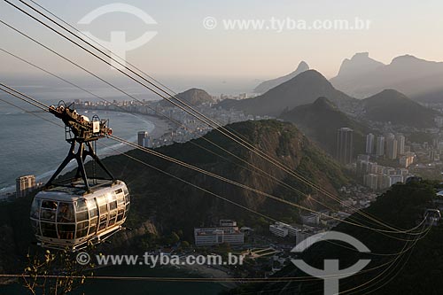  Assunto: Bondinho fazendo a travessia entre o Morro da Urca e o Pão de Açúcar / Local: Urca - Rio de Janeiro (RJ) - Brasil / Data: 08/2008 