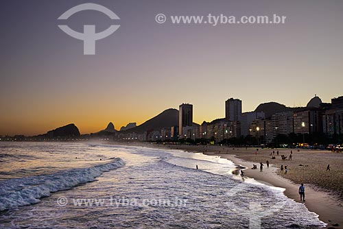  Assunto: Pôr do sol na Praia de Copacabana visto a partir da Praia do Leme / Local: Leme - Rio de Janeiro (RJ) - Brasil / Data: 06/2013 