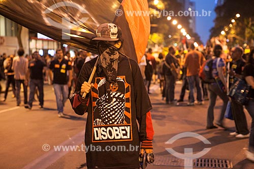  Assunto: Manifestante mascarado na Avenida Rio Branco / Local: Centro - Rio de Janeiro (RJ) - Brasil / Data: 10/2013 