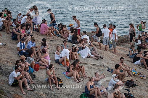  Assunto: Banhistas na Pedra do Arpoador aguardando o pôr do sol / Local: Ipanema - Rio de Janeiro (RJ) - Brasil / Data: 10/2013 