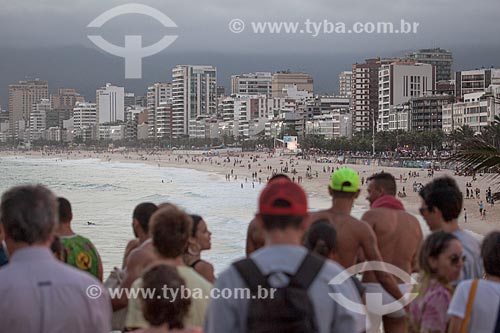  Assunto: Banhistas na Pedra do Arpoador aguardando o pôr do sol / Local: Ipanema - Rio de Janeiro (RJ) - Brasil / Data: 10/2013 