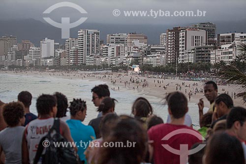  Assunto: Banhistas na Pedra do Arpoador aguardando o pôr do sol / Local: Ipanema - Rio de Janeiro (RJ) - Brasil / Data: 10/2013 