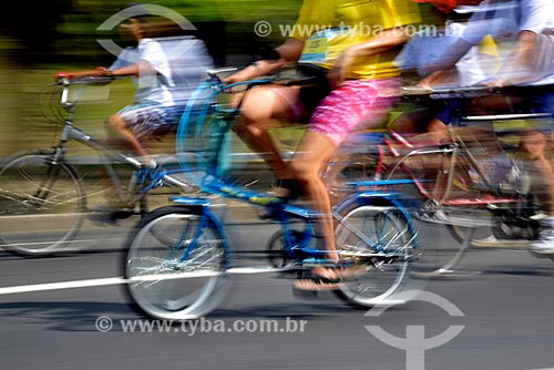  Assunto: Evento um dia sem carro - ciclistas no Aterro do Flamengo / Local: Flamengo - Rio de Janeiro (RJ) - Brasil / Data: 09/2013 