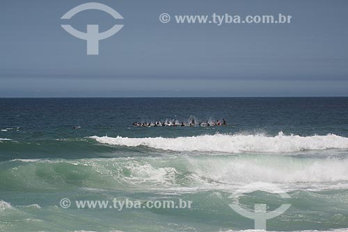  Assunto: Surfistas na Praia da Barra da Tijuca - homenagem ao surfista Roberto Casquinha / Local: Barra da Tijuca - Rio de Janeiro (RJ) - Brasil / Data: 11/2013 