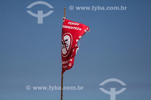  Assunto: Bandeira indicando a correnteza perigosa na Praia da Barra da Tijuca / Local: Barra da Tijuca - Rio de Janeiro (RJ) - Brasil / Data: 11/2013 