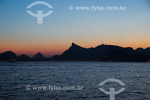  Assunto: Vista do Cristo Redentor (1931) durante a travessia entre Rio de Janeiro e Niterói / Local: Rio de Janeiro (RJ) - Brasil / Data: 11/2013 