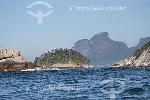  Assunto: Ilha Palmas e um trecho da Ilha Cagarra - parte do Monumento Natural das Ilhas Cagarras - com a Pedra da Gávea ao fundo / Local: Rio de Janeiro (RJ) - Brasil / Data: 11/2013 