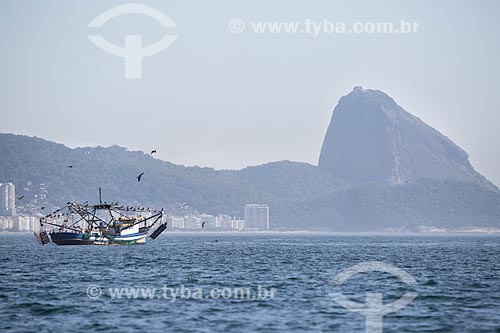  Assunto: Barco de pesca com o Pão de Açúcar ao fundo / Local: Rio de Janeiro (RJ) - Brasil / Data: 11/2013 