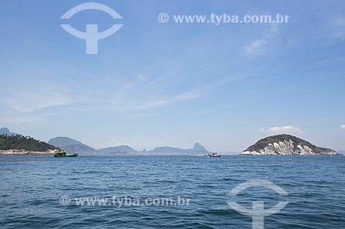  Assunto: Barcos próximo à Ilha Palmas - à esquerda - e Ilha Cagarras - à direita - parte do Monumento Natural das Ilhas Cagarras - com o Pão de Açúcar ao fundo / Local: Rio de Janeiro (RJ) - Brasil / Data: 11/2013 