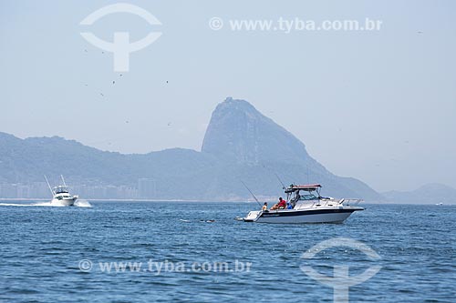  Assunto: Lancha com o Pão de Açúcar ao fundo / Local: Rio de Janeiro (RJ) - Brasil / Data: 11/2013 