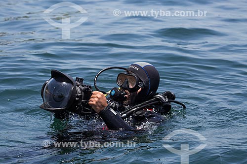  Assunto: Mergulhador próximo ao Monumento Natural das Ilhas Cagarras / Local: Rio de Janeiro (RJ) - Brasil / Data: 11/2013 