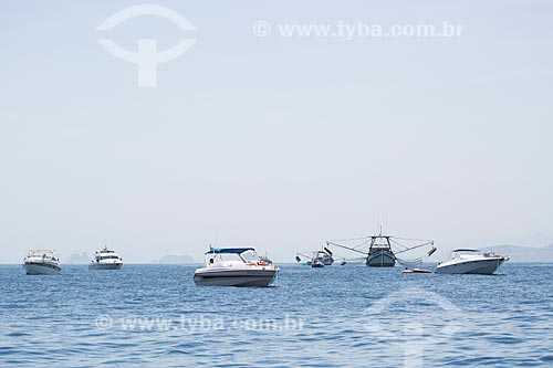  Assunto: Lanchas e barcos de pesca próximo ao Monumento Natural das Ilhas Cagarras / Local: Rio de Janeiro (RJ) - Brasil / Data: 11/2013 