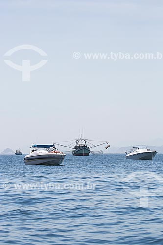  Assunto: Lanchas e barcos de pesca próximo ao Monumento Natural das Ilhas Cagarras / Local: Rio de Janeiro (RJ) - Brasil / Data: 11/2013 