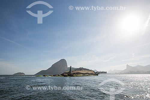  Assunto: Forte Tamandaré da Laje (1555) na Baía de Guanabara com o Pão de Açúcar ao fundo / Local: Rio de Janeiro (RJ) - Brasil / Data: 11/2013 