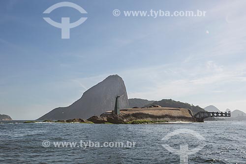  Assunto: Forte Tamandaré da Laje (1555) na Baía de Guanabara com o Pão de Açúcar ao fundo / Local: Rio de Janeiro (RJ) - Brasil / Data: 11/2013 