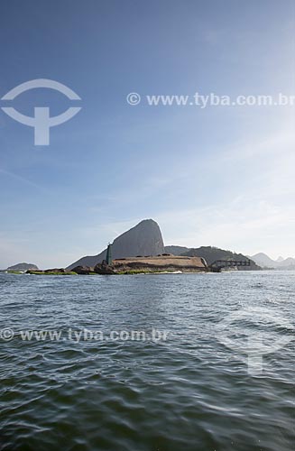  Assunto: Forte Tamandaré da Laje (1555) na Baía de Guanabara com o Pão de Açúcar ao fundo / Local: Rio de Janeiro (RJ) - Brasil / Data: 11/2013 