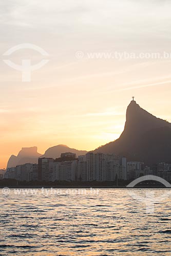  Assunto: Pôr do sol na Enseada de Botafogo com o Cristo Redentor (1931) e Pedra da Gávea ao fundo / Local: Botafogo - Rio de Janeiro (RJ) - Brasil / Data: 11/2013 