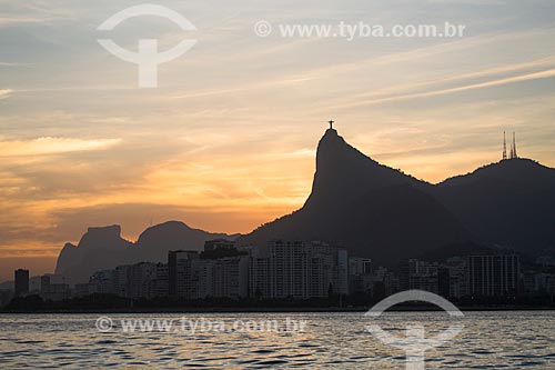  Assunto: Pôr do sol na Enseada de Botafogo com o Cristo Redentor (1931) e Pedra da Gávea ao fundo / Local: Botafogo - Rio de Janeiro (RJ) - Brasil / Data: 11/2013 