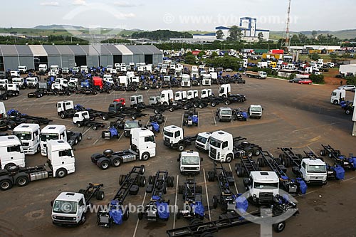  Pátio da fábrica de caminhões da Volkswagen  - Resende - Rio de Janeiro - Brasil