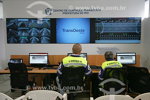  Funcionários no Centro de Controle Operacional da Transoeste -  Bus Rapid Transit  - Rio de Janeiro - Rio de Janeiro - Brasil