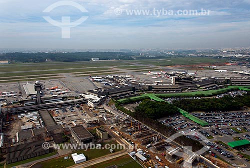  Assunto: Vista aérea do Aeroporto Internacional de São Paulo-Guarulhos Governador André Franco Montoro (1985) / Local: Guarulhos - São Paulo (SP) - Brasil / Data: 10/2013 