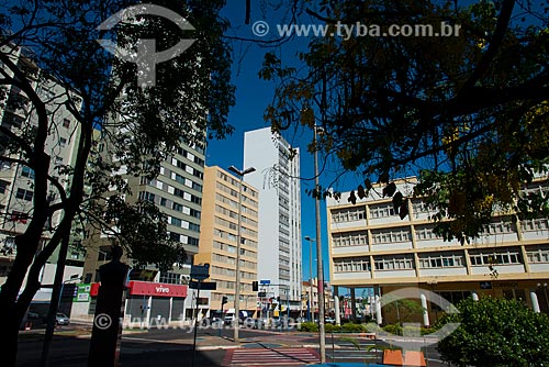  Assunto: Edifícios comerciais com Agência dos Correios na esquina da Avenida Doutor Fidelis Reis com a Leopoldino de Oliveira / Local: Uberaba - Minas Gerais (MG) - Brasil / Data: 10/2013 