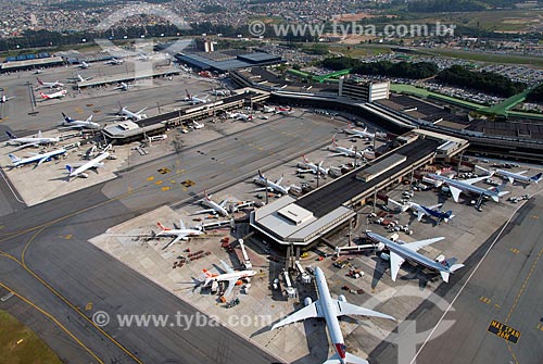  Assunto: Vista aérea do Aeroporto Internacional de São Paulo-Guarulhos Governador André Franco Montoro (1985)  / Local: Guarulhos - São Paulo (SP) - Brasil / Data: 05/2013 