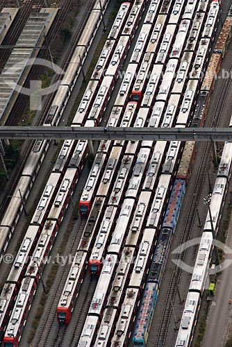  Assunto: Vista aérea de passarela e pátio de manutenção da CPTM na Estação Presidente Altino / Local: Osasco - São Paulo (SP) - Brasil / Data: 06/2013 