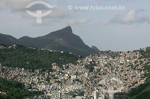  Favela da Rocinha com Cristo Redentor ao fundo  - Rio de Janeiro - Rio de Janeiro - Brasil