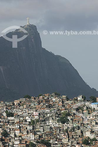  Detalhe de casas na favela da Rocinha  - Rio de Janeiro - Rio de Janeiro - Brasil