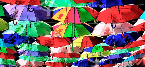  Assunto: Guarda-chuvas utilizados como decoração no Dubai Miracle Garden / Local: Dubai - Emirados Árabes Unidos - Ásia / Data: 03/2013 