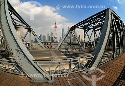  Assunto: Vista do Distrito de Pudong - Destaque para Torre de Televisão Pérola Oriental ao fundo / Local: Xangai - China - Ásia / Data: 04/2013 