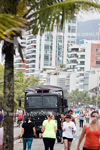  Assunto: Caminhão da Polícia Militar na Avenida Vieira Souto - reforço no policiamento devido aos arrastões / Local: Ipanema - Rio de Janeiro (RJ) - Brasil / Data: 11/2013 
