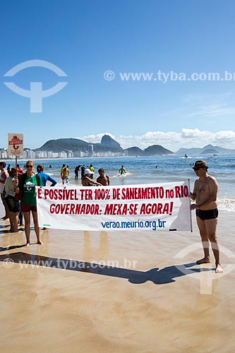  Assunto: Faixa da campanha Verão do Saneamento - ação cobrando mais saneamento básico - na Praia de Copacabana (Posto 6) / Local: Copacabana - Rio de Janeiro (RJ) - Brasil / Data: 11/2013 