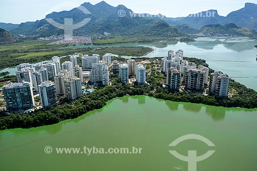  Assunto: Vista aérea do Condomínio Residencial Península com a Lagoa da Tijuca / Local: Barra da Tijuca - Rio de Janeiro (RJ) - Brasil / Data: 11/2013 