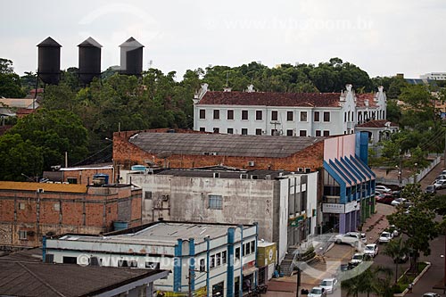  Assunto: Vista da Avenida Presidente Dutra com  prédio da Universidade Federal de Rondônia e Três Caixas Dagua e ao fundo / Local: Porto Velho - Rondônia (RO) - Brasil / Data: 10/2013 