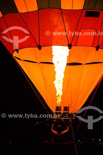  Assunto: Balão subindo nas proximidades da Estrada de Ferro Madeira-Mamoré - evento para promoção de expedição para o Peru / Local: Porto Velho - Rondônia (RO) - Brasil / Data: 11/2012 