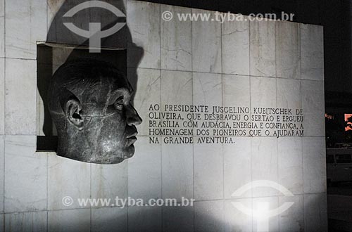  Assunto: Escultura da Cabeça de JK em frente ao Museu da Cidade (1960) / Local: Brasília - Distrito Federal (DF) - Brasil / Data: 08/2013 