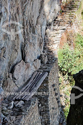  Assunto: Ponte de madeira utilizada como rota para Machu Picchu / Local: Peru - América do Sul / Data: 06/2012 