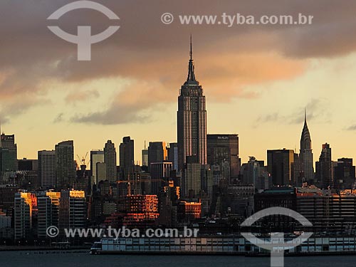  Assunto: Vista de Manhattan ao amanhecer com o Empire State Building (1931) / Local: Nova Iorque - Estados Unidos - América do Norte / Data: 11/2013 