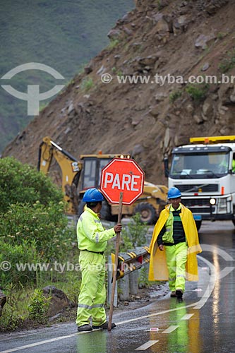 Assunto: Trecho interditado por deslizamento de terra na estrada de acesso à Cusco / Local: Cusco - Peru - América do Sul / Data: 12/2011 