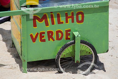 Assunto: Carrocinha de milho verde na Praia do Forno / Local: Arraial do Cabo - Rio de Janeiro (RJ) - Brasil / Data: 01/2014 