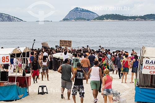  Assunto: Toplessaço - Topless coletivo como forma de protesto pela necessidade de naturalizar o corpo feminino e não vê-lo apenas como um objeto / Local: Ipanema - Rio de Janeiro (RJ) - Brasil / Data: 12/2013 