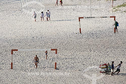  Assunto: Campo de futebol de areia na Praia Grande / Local: Arraial do Cabo - Rio de Janeiro (RJ) - Brasil / Data: 01/2014 
