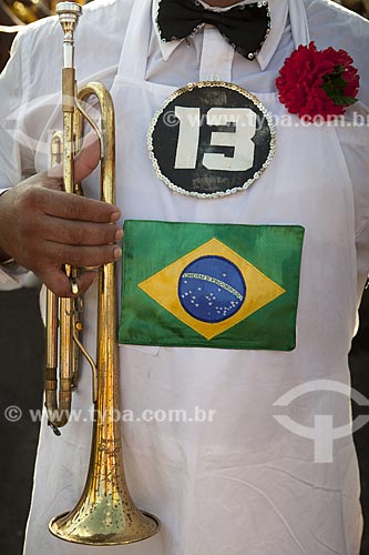  Assunto: Músico durante o desfile do bloco de carnaval de rua Galinha do meio-dia / Local: Copacabana - Rio de Janeiro (RJ) - Brasil / Data: 02/2012 