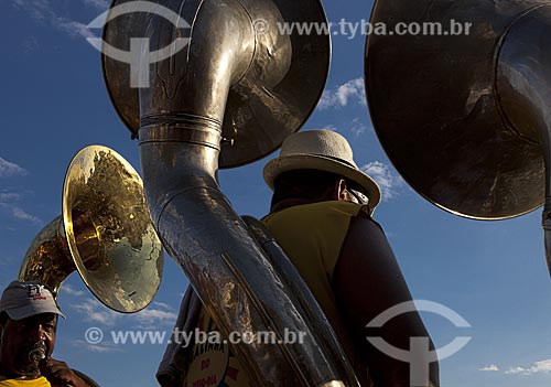 Assunto: Músicos durante o desfile do bloco de carnaval de rua Galinha do meio-dia / Local: Copacabana - Rio de Janeiro (RJ) - Brasil / Data: 02/2012 