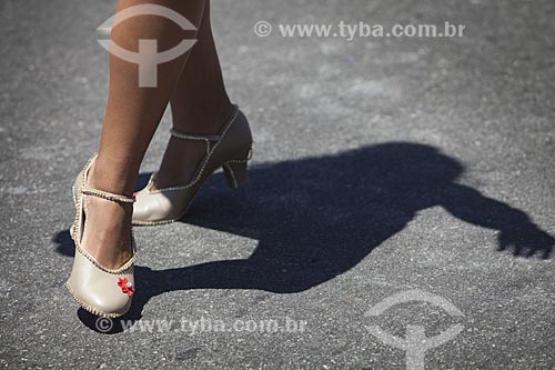  Assunto: Detalhe dos pés de mulher durante o desfile do bloco de carnaval de rua Me esquece / Local: Jardim Botânico - Rio de Janeiro (RJ) - Brasil / Data: 02/2012 