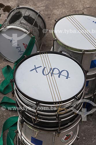  Assunto: Instrumentos do bloco de carnaval de rua Xupa mas não baba / Local: Laranjeiras - Rio de Janeiro (RJ) - Brasil / Data: 02/2012 