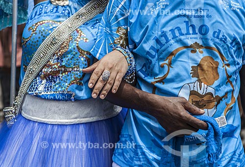  Assunto: Detalhe de casal de passistas durante o desfile do bloco de carnaval de rua Timoneiros da viola / Local: Jardim Botânico - Rio de Janeiro (RJ) - Brasil / Data: 02/2012 